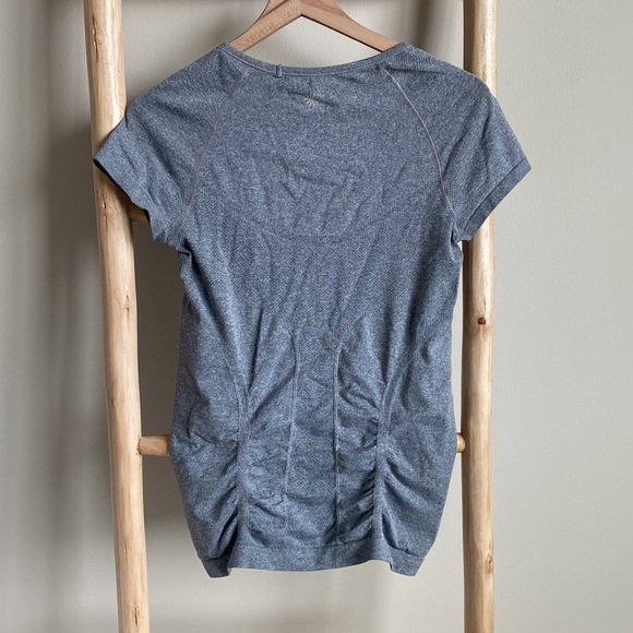 Athleta Ruched Short Sleeve Workout Top Sz small - Picture 6 of 6